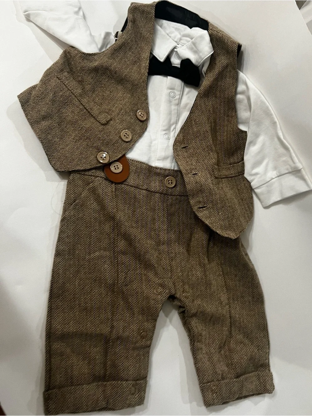 Baby Boys 4 Pc Suit Set 3-9M Herringbone Vest Pants Shirt Bow Tie Suspenders Hat